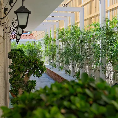Zaena Hotel
