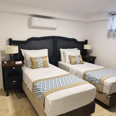 Zaena Hotel